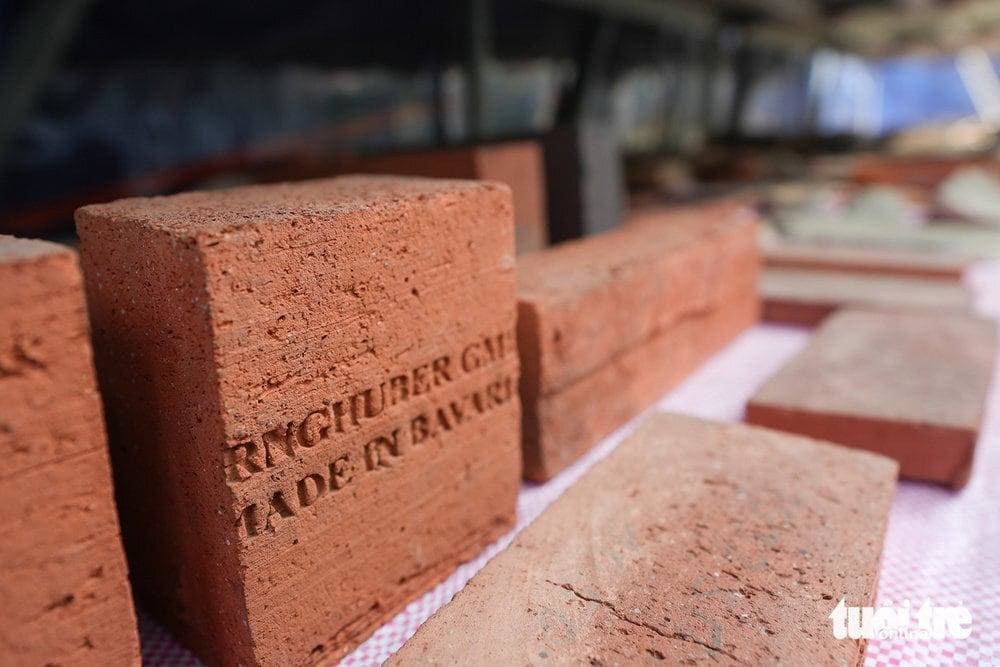 The cathedral was built using materials imported entirely from France, including signature red bricks from Marseille that have retained their color for over a century (Source: Tuoi Tre Online)